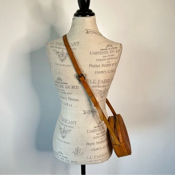 R.P.S Small Leather Circle Round Crossbody Purse - Picture 4 of 15